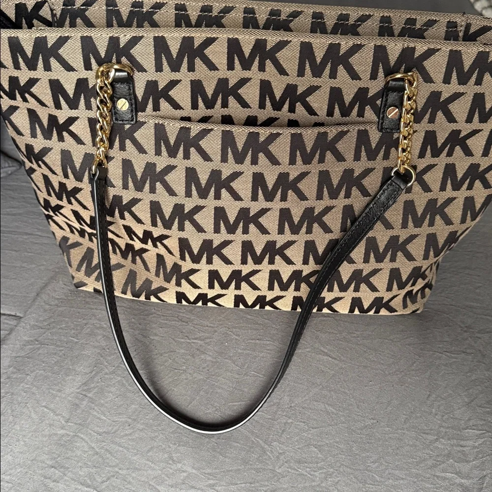 Michael Kors Signature Black and Tan Tote - Picture 15 of 16